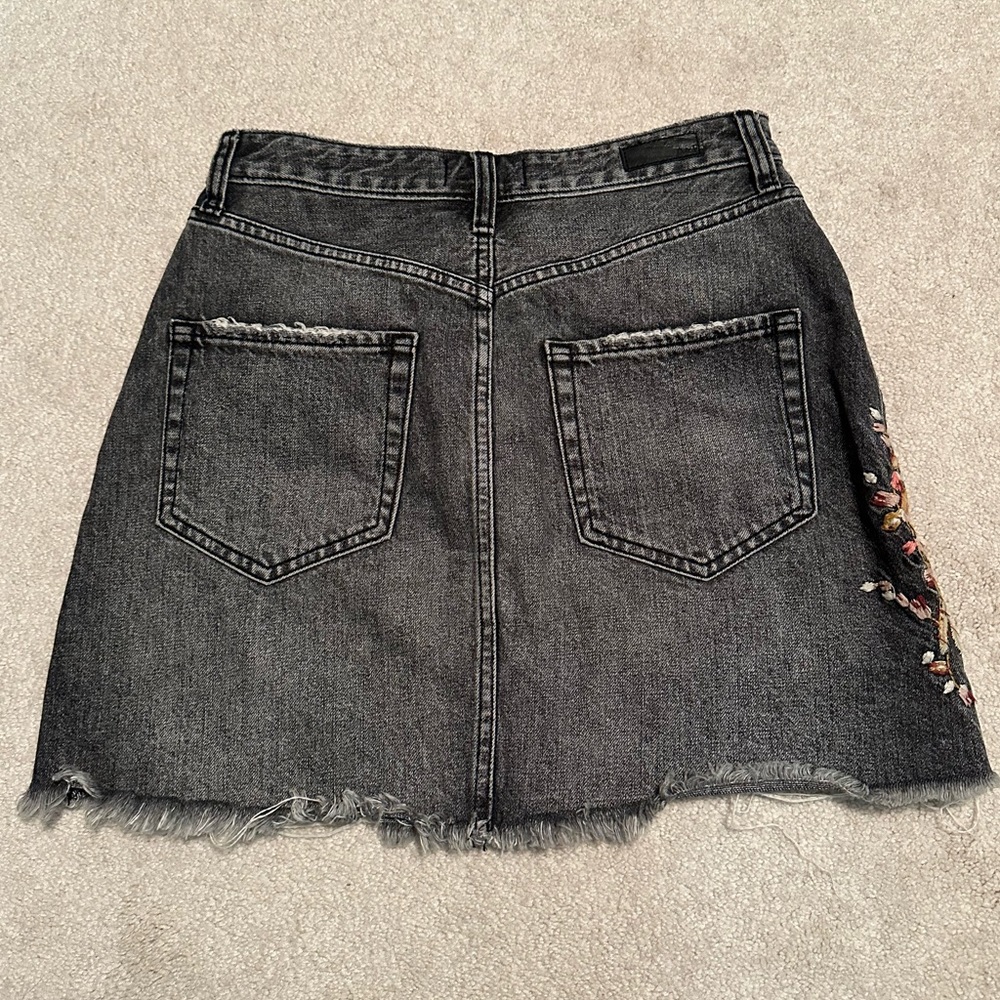 VINTAGE Abercrombie & Fitch embroidered black denim skirt - Picture 3 of 3